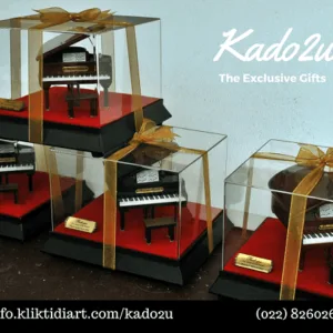 Miniatur Grand Piano Eksklusif Tutup Acrilic