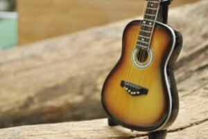Miniatur gitar akustik klasik - Gambar 2