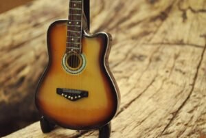Miniatur gitar akustik cutaway - Gambar 2