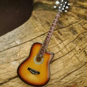 Miniatur gitar akustik cutaway