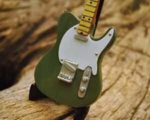 Miniatur Gitar listrik Fender Telecaster - Gambar 3