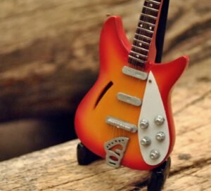 Miniatur Gitar Rickenbacker 1966 - Gambar 3
