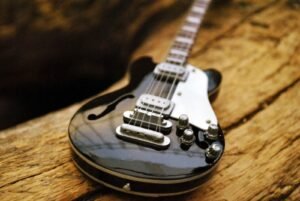 Miniatur Gitar elektrik Hofner black - Gambar 3