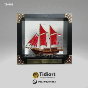 Miniatur Kapal Pinisi Palari