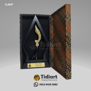 Miniatur Kujang Ciung Wanara Frame Gunungan Eksklusif dari Tidiart