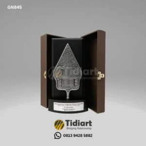 Miniatur Wayang Gunungan Borneo