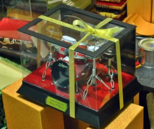 Miniatur drum Tutup Mika Eksklusif