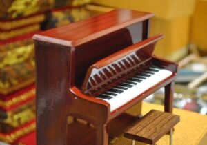 Miniatur piano upright - Gambar 4