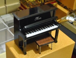 Miniatur piano upright - Gambar 2