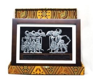 Souvenir Indonesia Wayang Klithik Pandawa 5 Logam Frame Kaca Eksklusif - Gambar 7