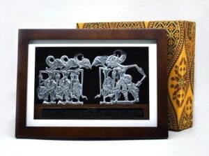 Souvenir Indonesia Wayang Klithik Pandawa 5 Logam Frame Kaca Eksklusif - Gambar 5