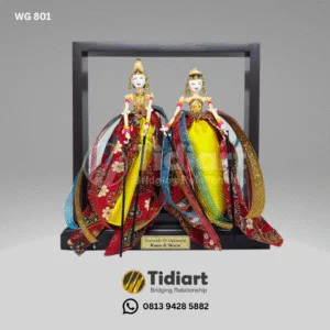 Souvenir Wayang Golek Frame Mahoni