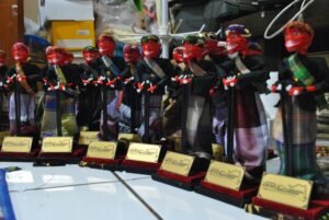 Souvenir Wayang Golek Cepot - Gambar 2