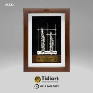 Miniatur Angklung Logam Frame Kaca Eksklusif - dari Tidiart
