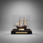 Miniatur Kapal Pinisi Eksklusif Stage Tutup Acrylic - dari Tidiart