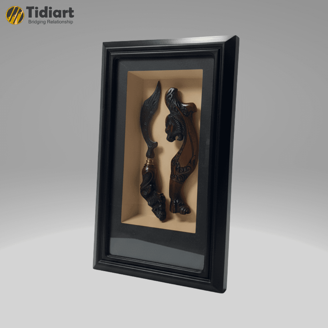 Miniatur Kujang Pamor Eksklusif Frame Kaca - dari Tidiart