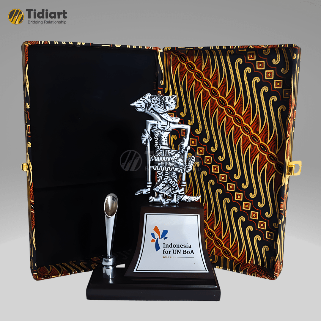 Souvenir Pen Holder Tokoh Wayang Eksklusif - dari Tidiart