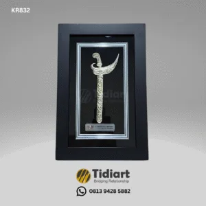Souvenir Miniatur Keris Eksklusif Frame Kaca - dari Tidiart